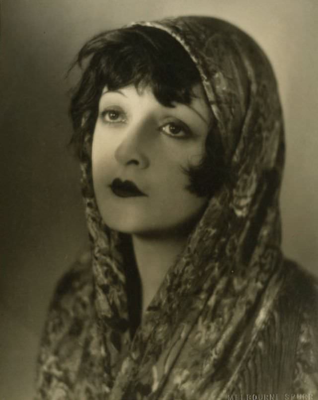 #24 Lya De Putti