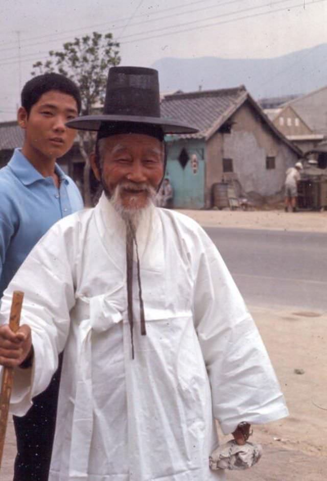 #9 Korean old man, Tague, 197s