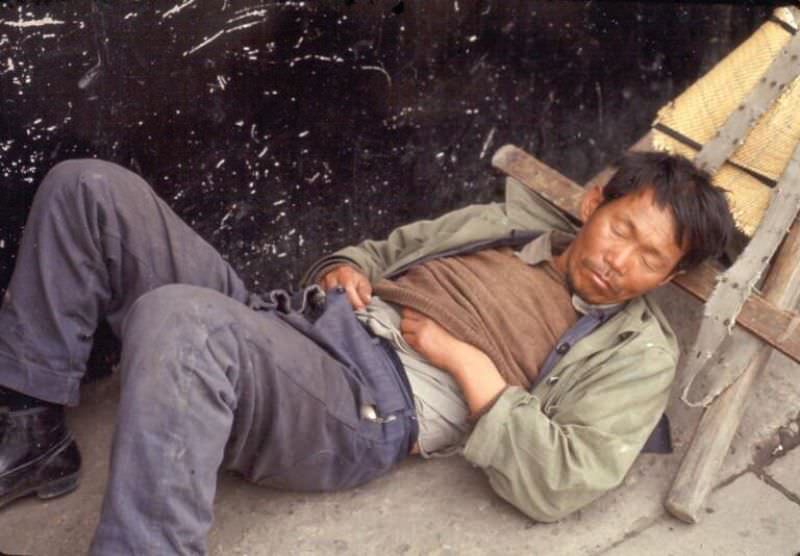 #15 Sleeping Korean A-frame carrier, Tague, 1970s