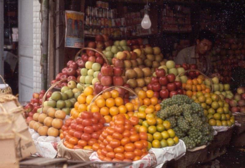 #22 Fruit vendor, Tague, 1970s