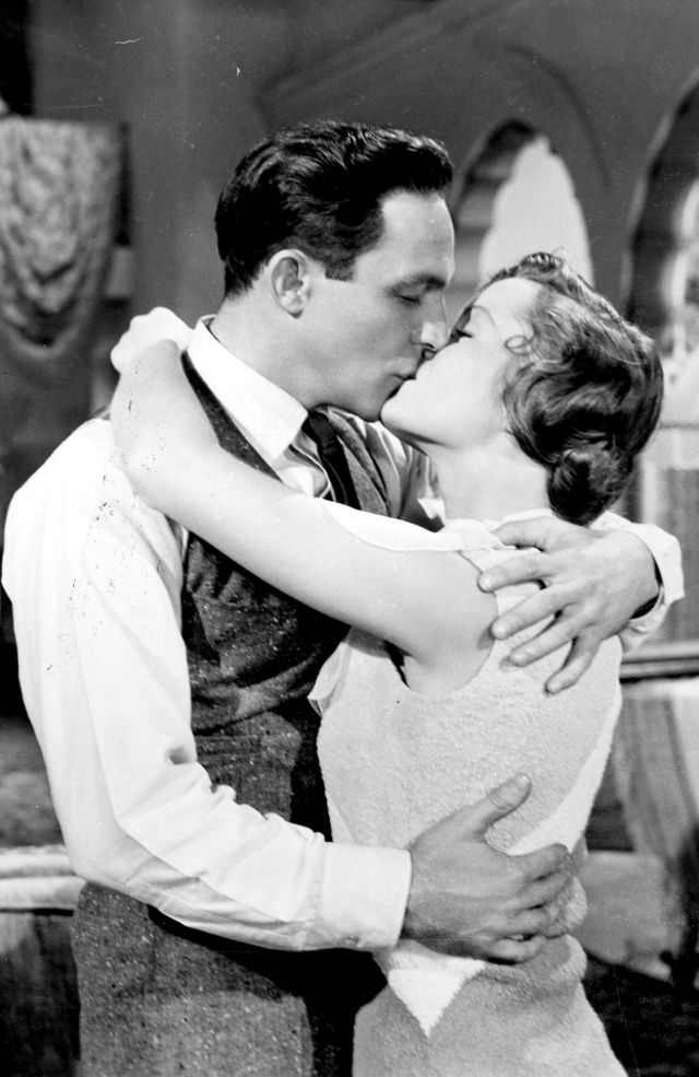 #36 Glamorous Photos of Debbie Reynolds during the Filming of ‘Singin’ in the Rain (1952)’ #36 Celebrities