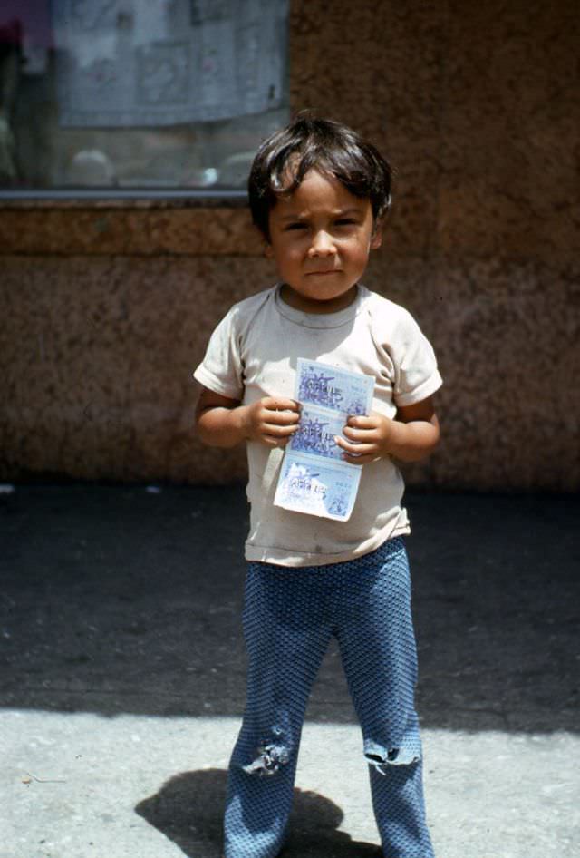 #32 Lottery kid, San Salvador, 1976