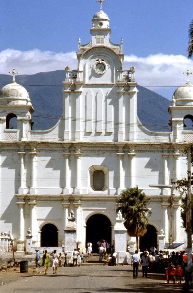 #26 Izalco church, 1977