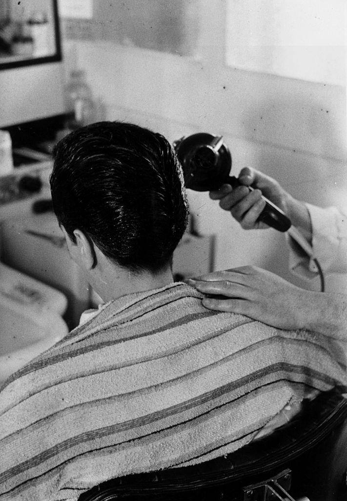 The Bizarre History and Photos of Different Hair Dryer Models from the 20th Century Inventions