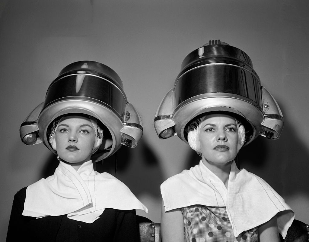 The Bizarre History and Photos of Different Hair Dryer Models from the 20th Century Inventions