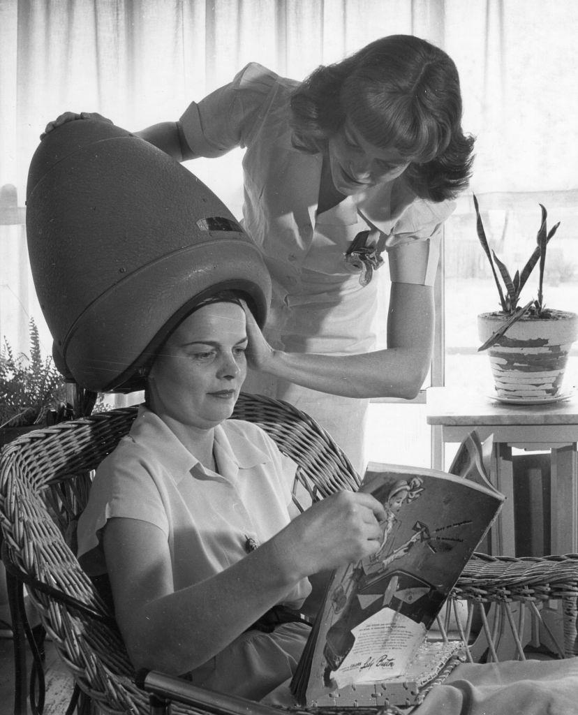 The Bizarre History and Photos of Different Hair Dryer Models from the 20th Century Inventions