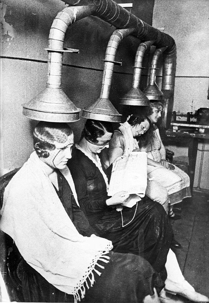 The Bizarre History and Photos of Different Hair Dryer Models from the 20th Century Inventions