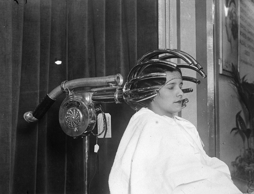The Bizarre History and Photos of Different Hair Dryer Models from the 20th Century Inventions