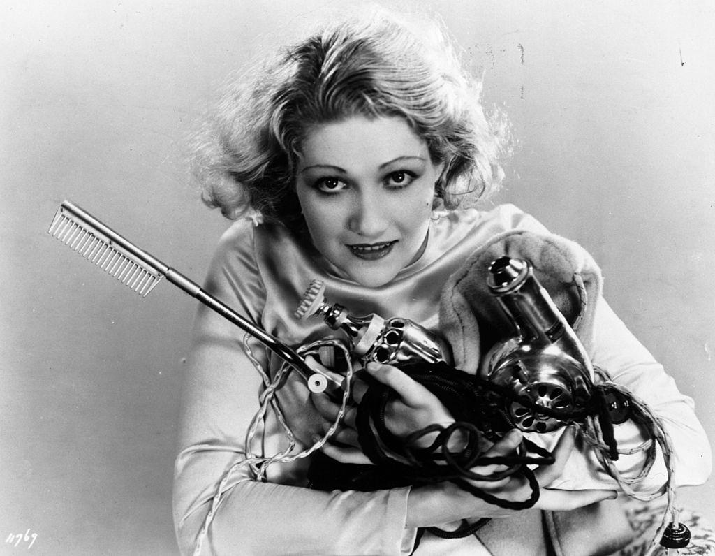 The Bizarre History and Photos of Different Hair Dryer Models from the 20th Century Inventions