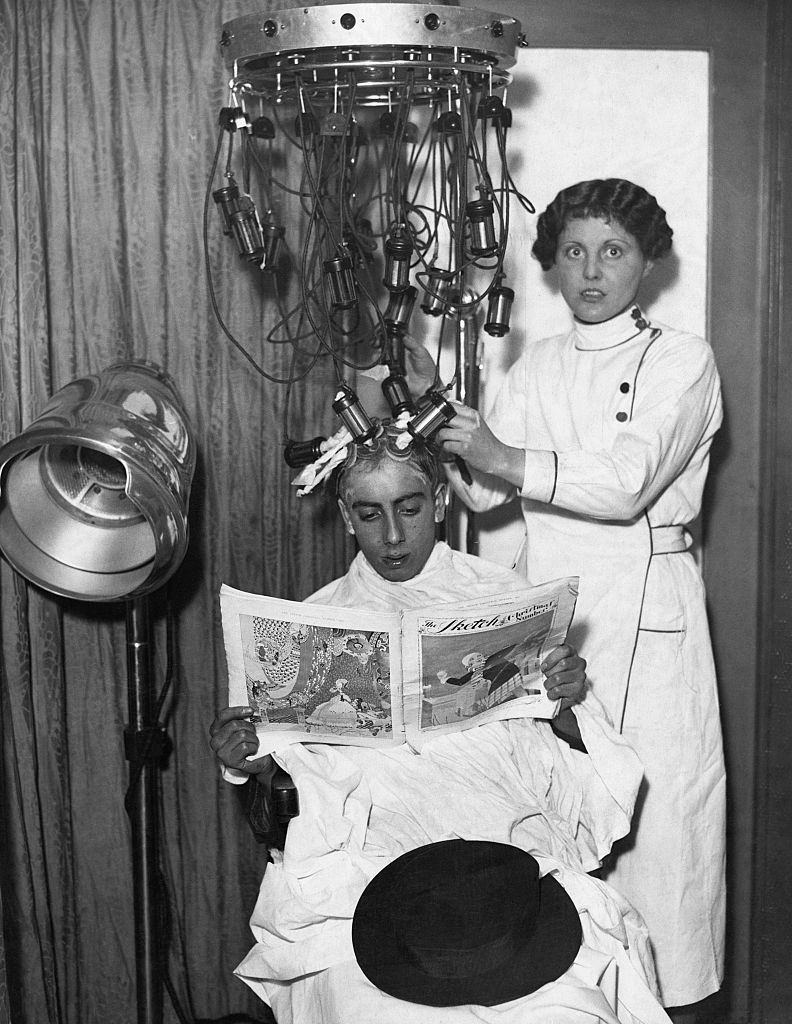 The Bizarre History and Photos of Different Hair Dryer Models from the 20th Century Inventions