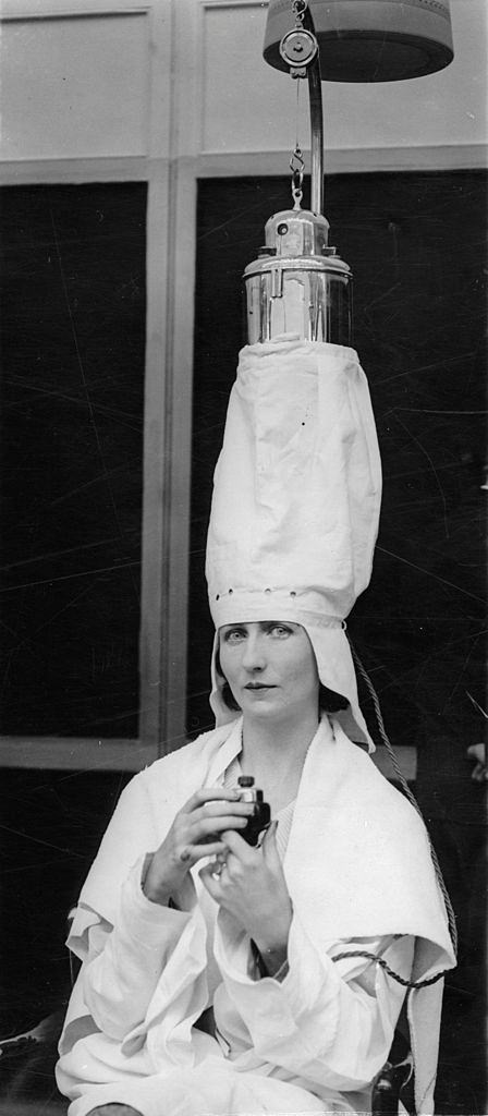 The Bizarre History and Photos of Different Hair Dryer Models from the 20th Century Inventions