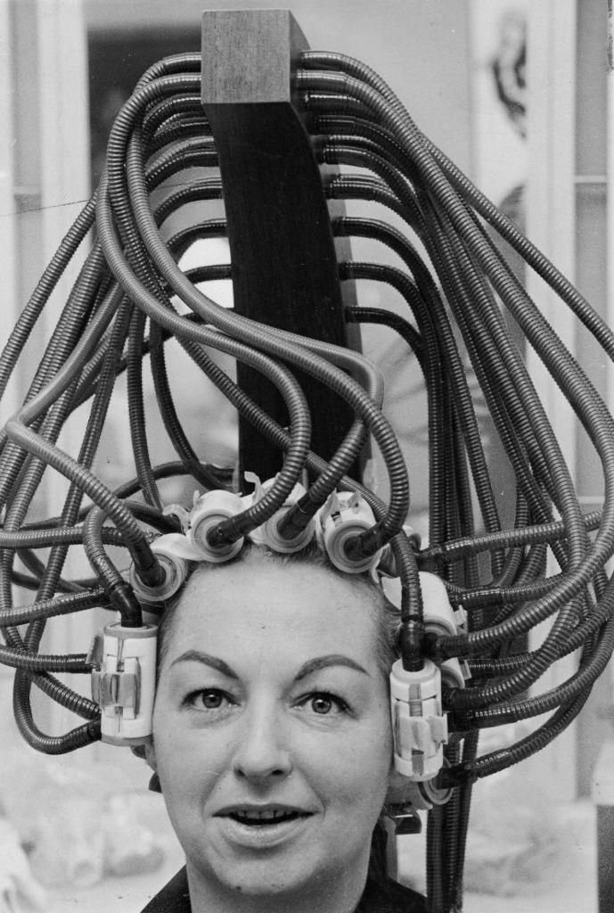 The Bizarre History and Photos of Different Hair Dryer Models from the 20th Century Inventions