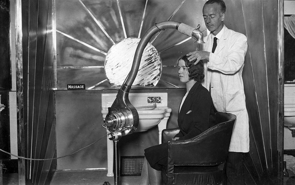 The Bizarre History and Photos of Different Hair Dryer Models from the 20th Century Inventions