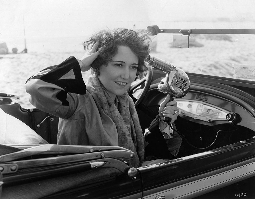 The Bizarre History and Photos of Different Hair Dryer Models from the 20th Century Inventions