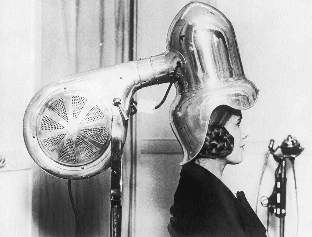 The Bizarre History and Photos of Different Hair Dryer Models from the 20th Century Inventions
