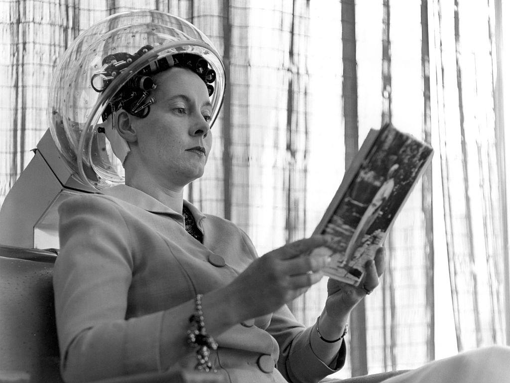 The Bizarre History and Photos of Different Hair Dryer Models from the 20th Century Inventions