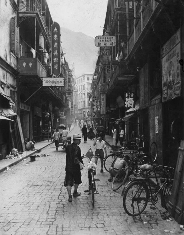 #16 Pottinger Street, looking towards Queen’s Road Central, from the junction with Des Voeux Road Central, Hong Kong, August 1945
