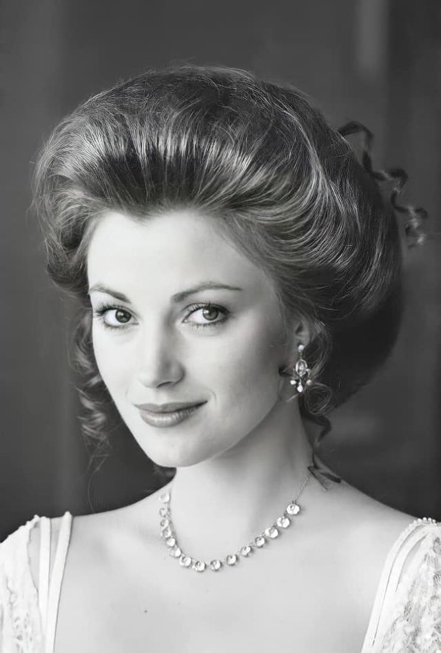 #11 Stunning Photos of Jane Seymour during the Filming of ‘Somewhere in Time (1980)’ #11 Celebrities