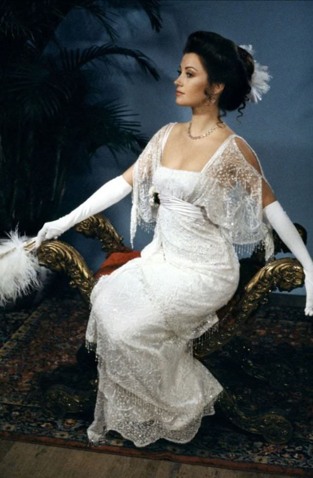 Stunning Photos of Jane Seymour during the Filming of &;Somewhere in Time (1980)&; Celebrities