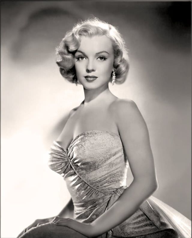 Glamorous Photos of Marilyn Monroe during the filming of &;The Asphalt Jungle (1950)&; Celebrities