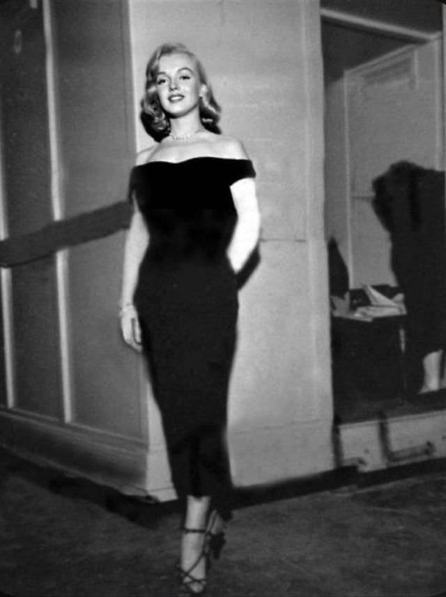 Glamorous Photos of Marilyn Monroe during the filming of &;The Asphalt Jungle (1950)&; Celebrities