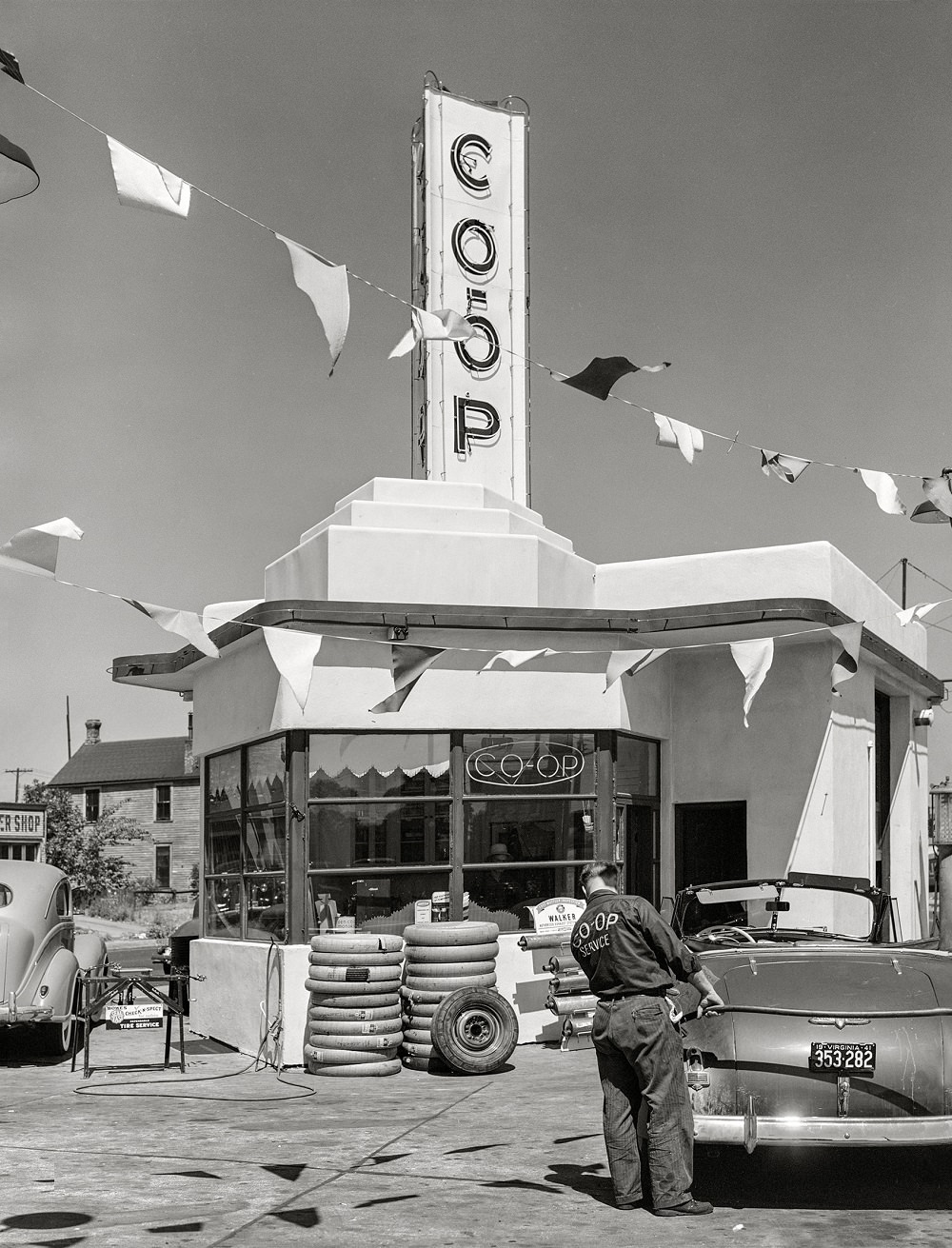 #4 Cooperative gas station in Minneapolis, Minnesota, August 1941
