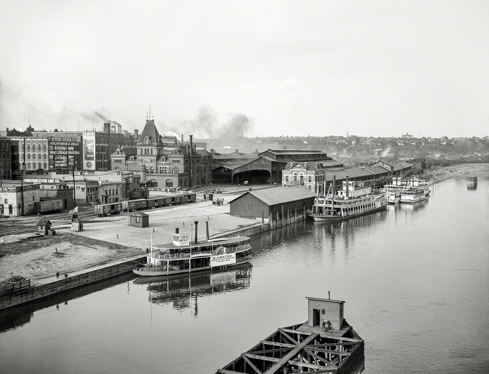 #6 Union Depot and steamboat landing at foot of Jackson Street, St. Paul, Minnesota, 1905