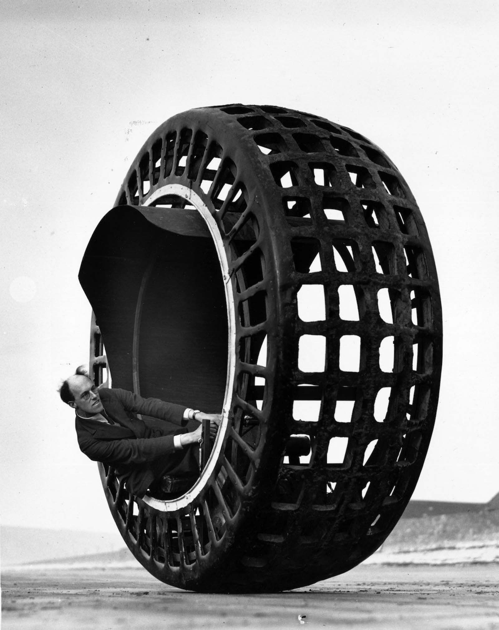Monowheel: Facts and Historical Photos of the Bizarre Vehicle Inventions