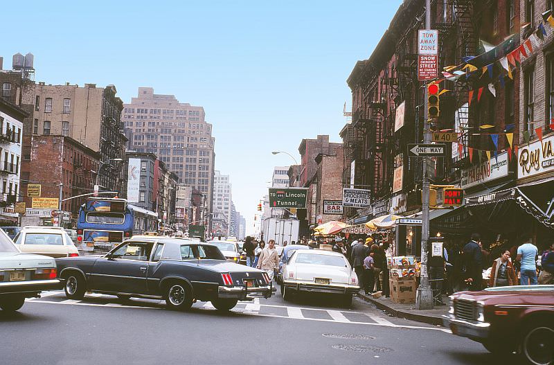 #56 9th Avenue and West 40th Street, looking south