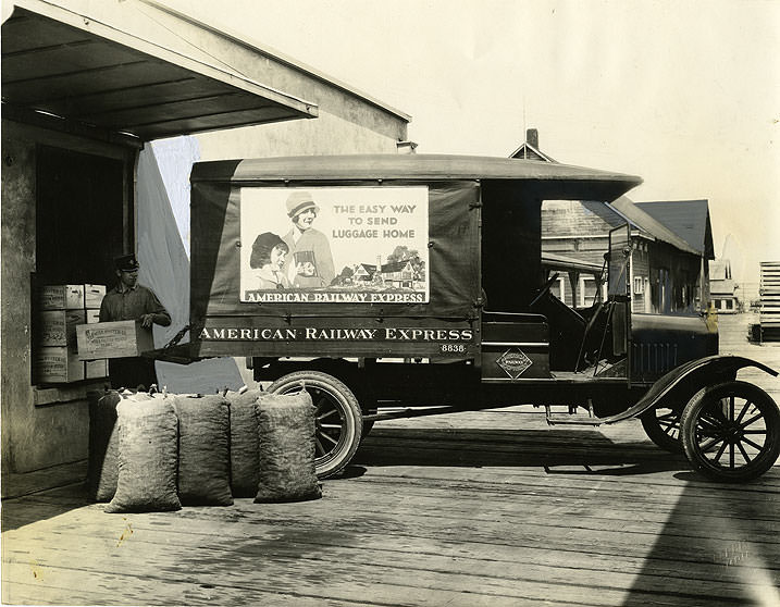 #53 Loading oysters, Olympia Oyster Company, 1924