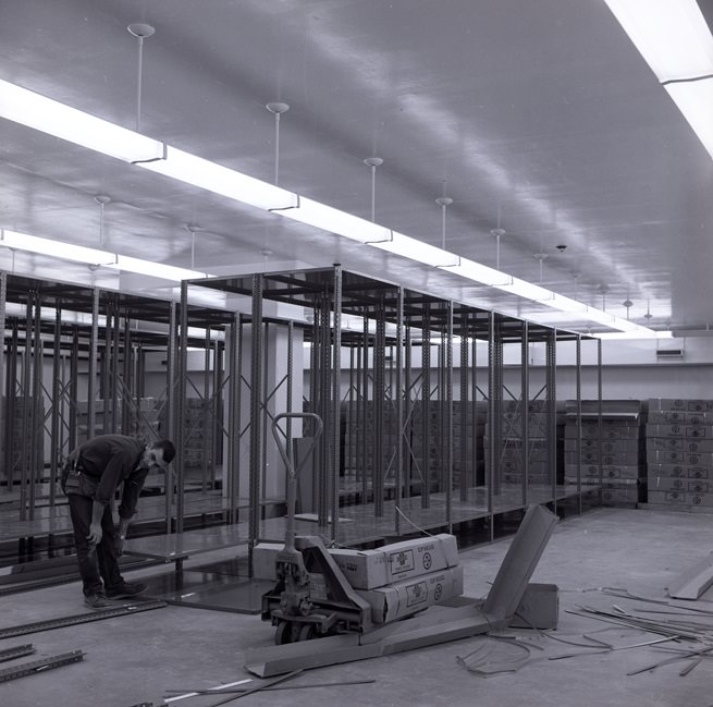 #80 Walt Hamilton at artesian fountain, Olympia, 30, 1963