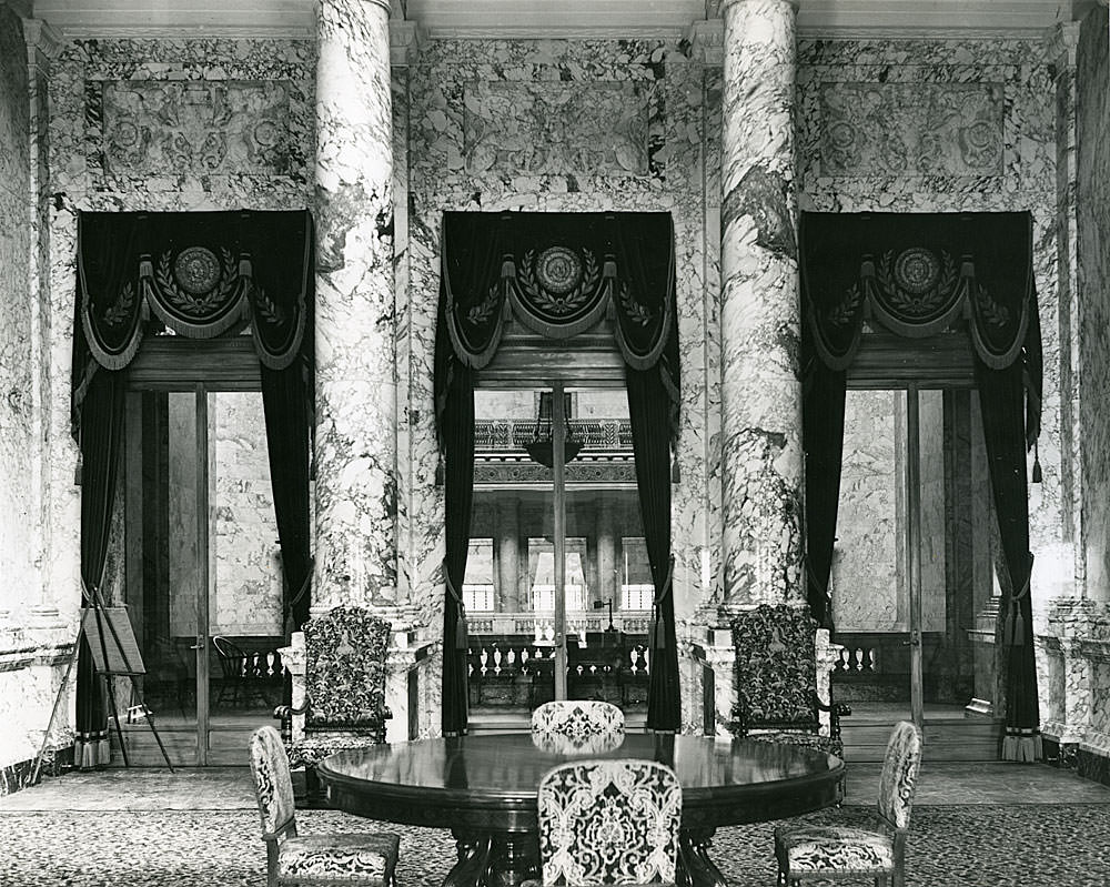 #22 Legislative Building reception room, Olympia, 1949