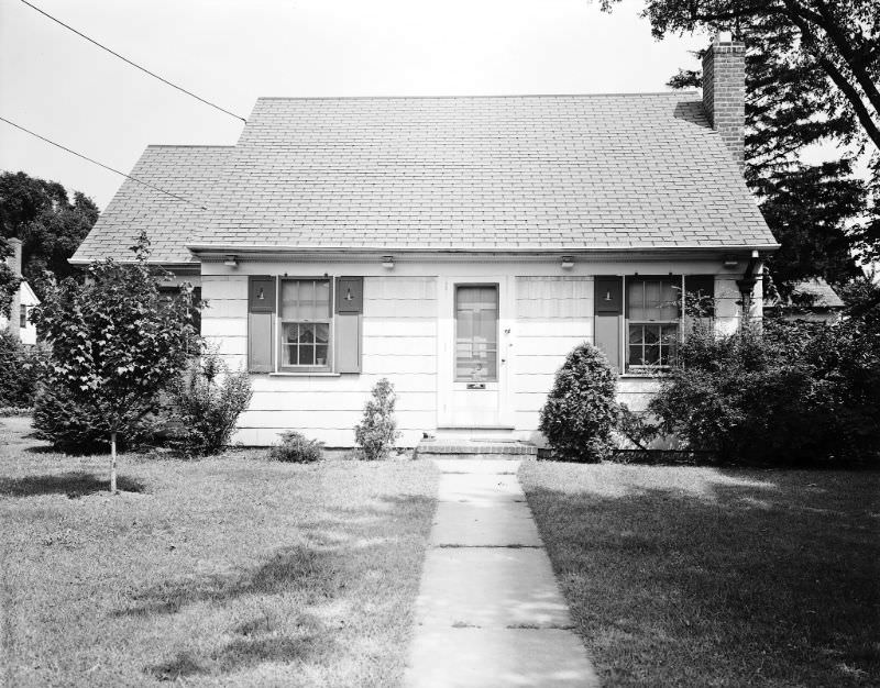 #10 23 (street unidentified), 1946