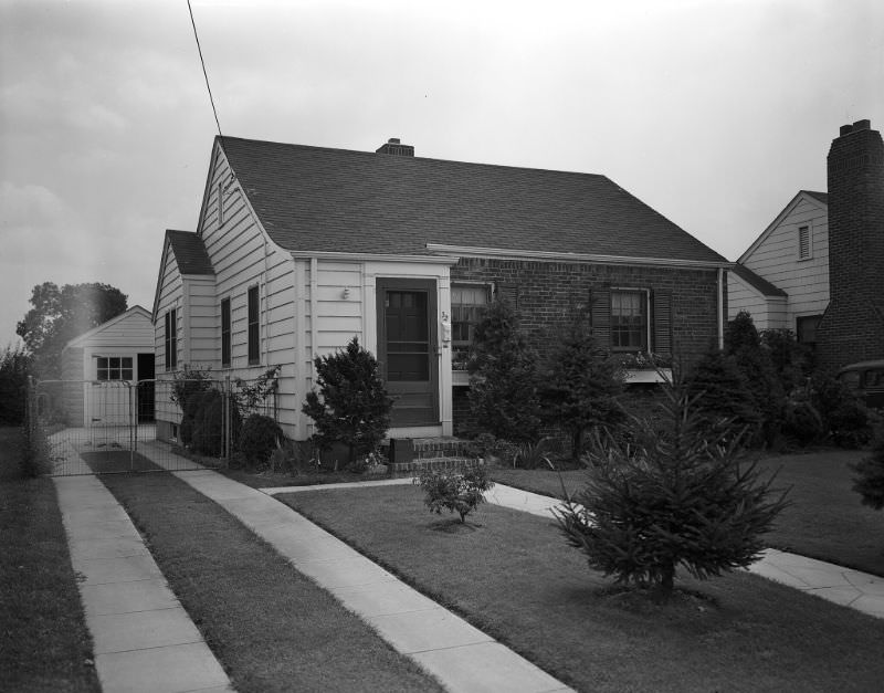 #11 32 (street unidentified), 1946
