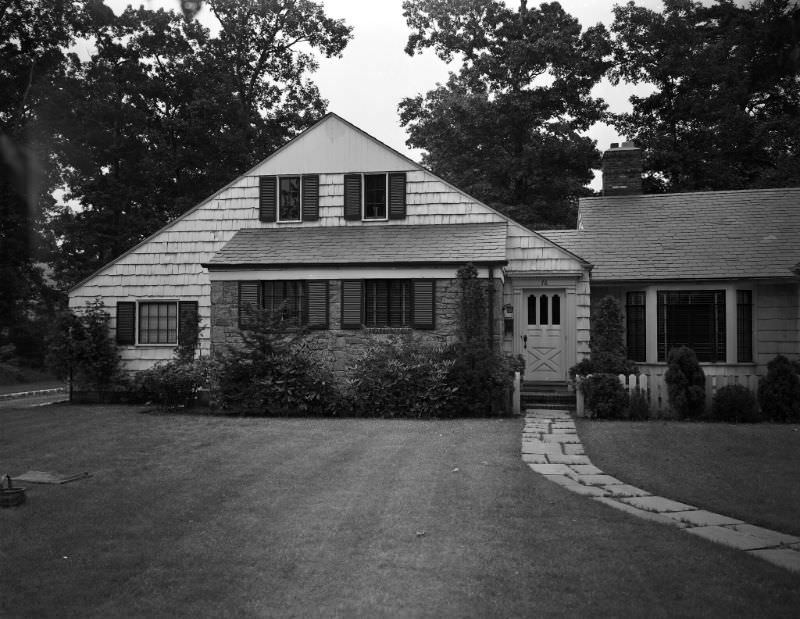 #13 76 (street unidentified), 1946