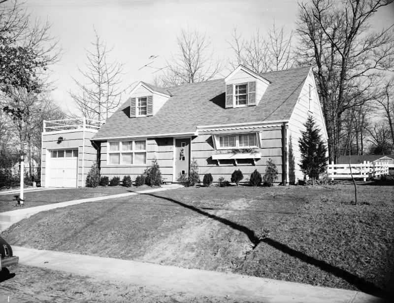 #39 89 (street unidentified), July 1949