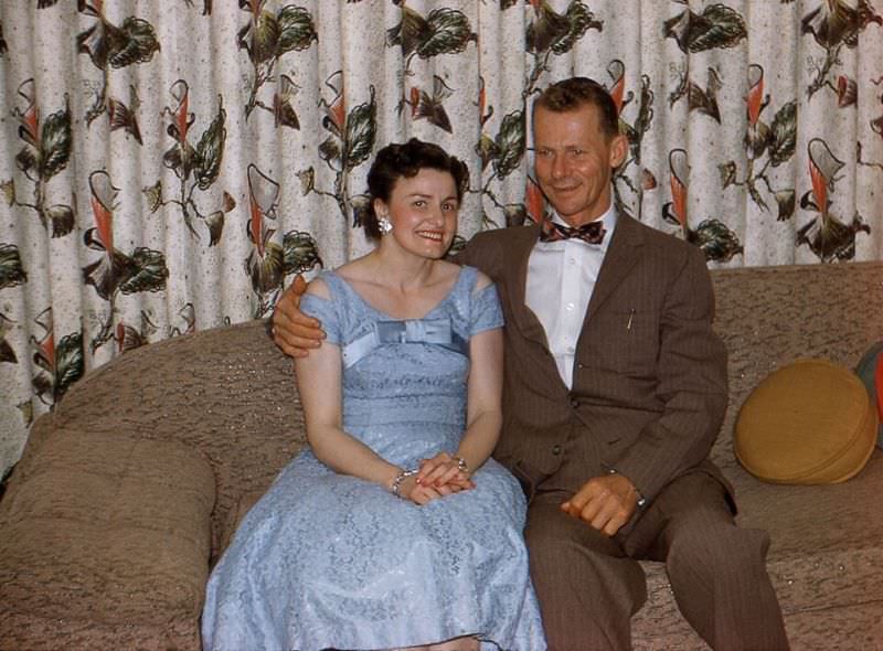 #25 Couple on sofa, USA, June 1958