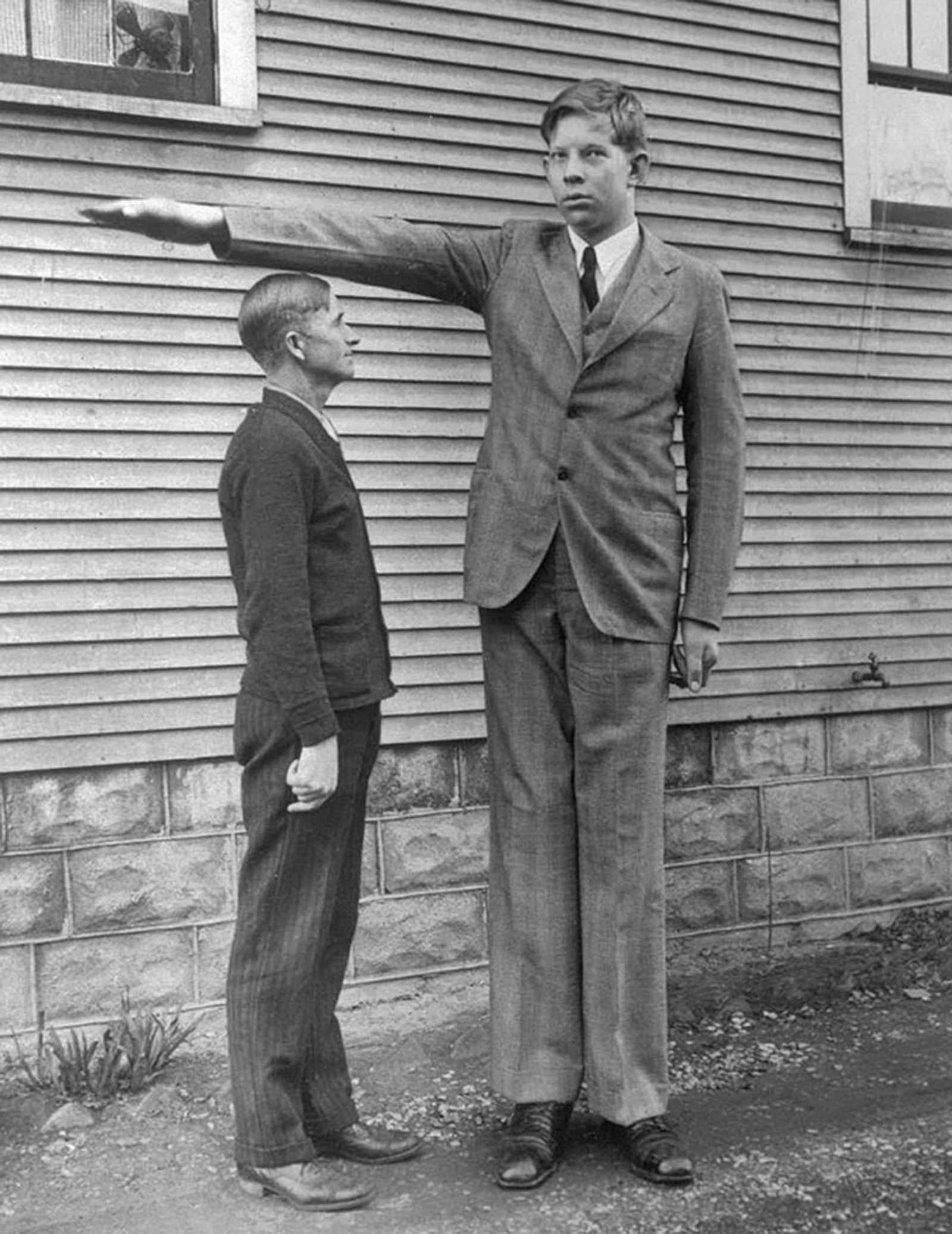 #8 A young Robert Wadlow.