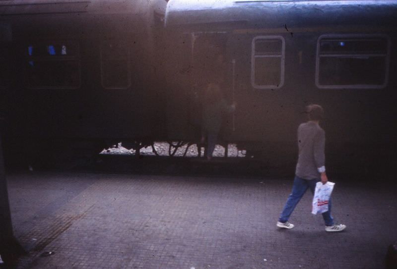 #6 Bucharest railways station, 1990