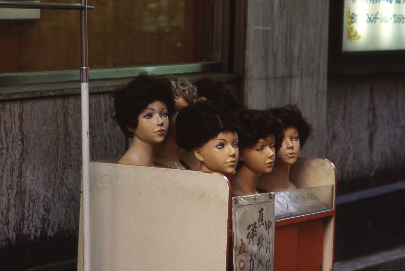 #68 Women in a box, Tokyo, 1983