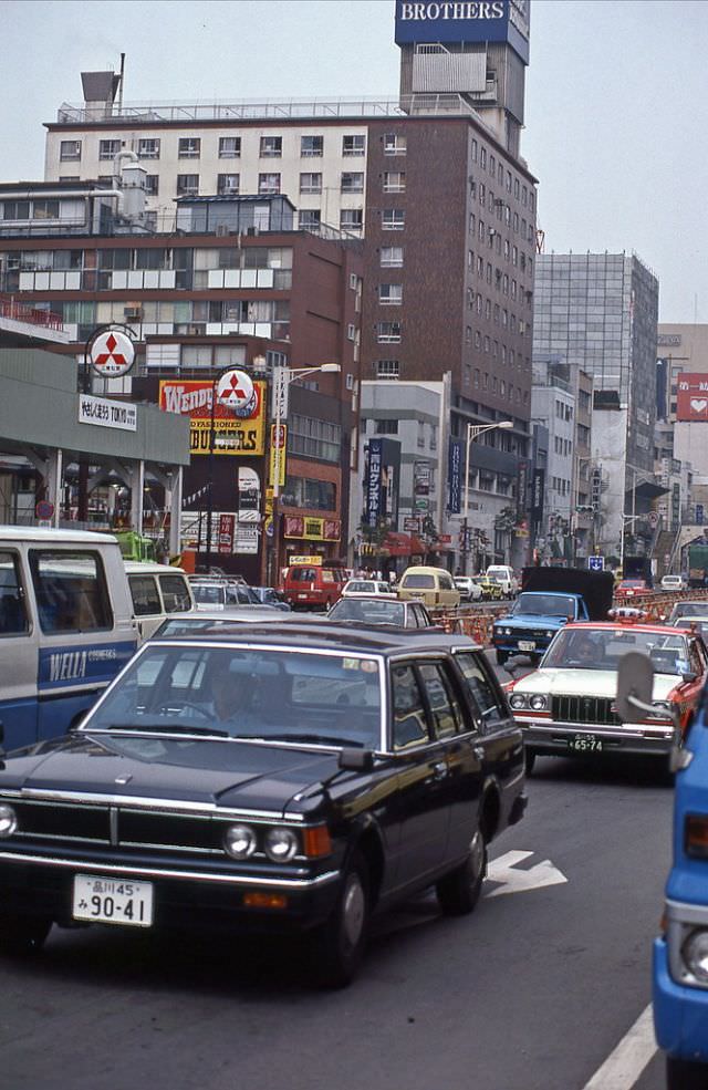#5 Tokyo avenue, 1981