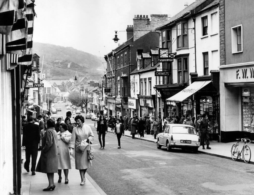 #47 Street Scenes, Aberystwyth, Ceredigion, West Wales, May 1965. Looking down Great Dark Gate Street towards North Parade.