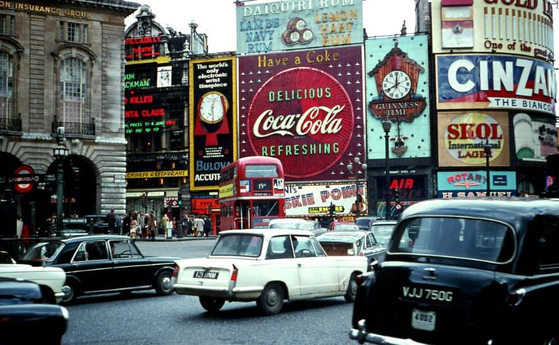 #67 Piccadilly Circus, London, April 1970