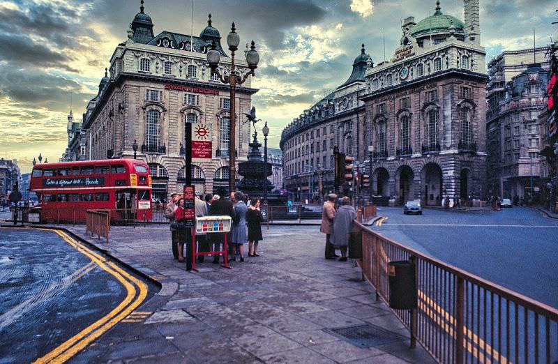 #91 Piccadilly Circus, London, February 1976