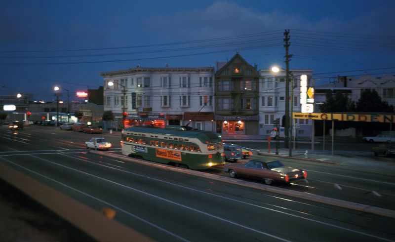#28 Market Street at Sanchez Street/15th Street in early evening
