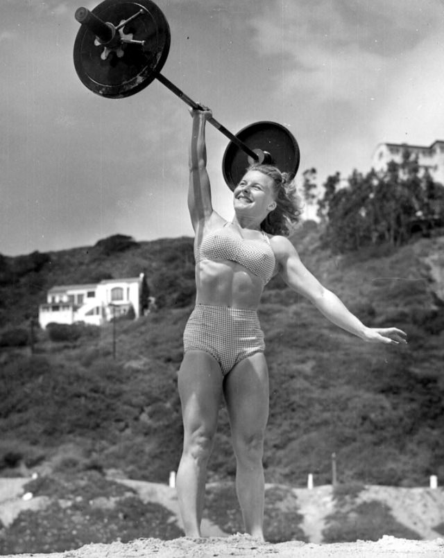 Abbye Eville: Life Story and Fabulous Photos of the Queen of Muscle Beach Sports