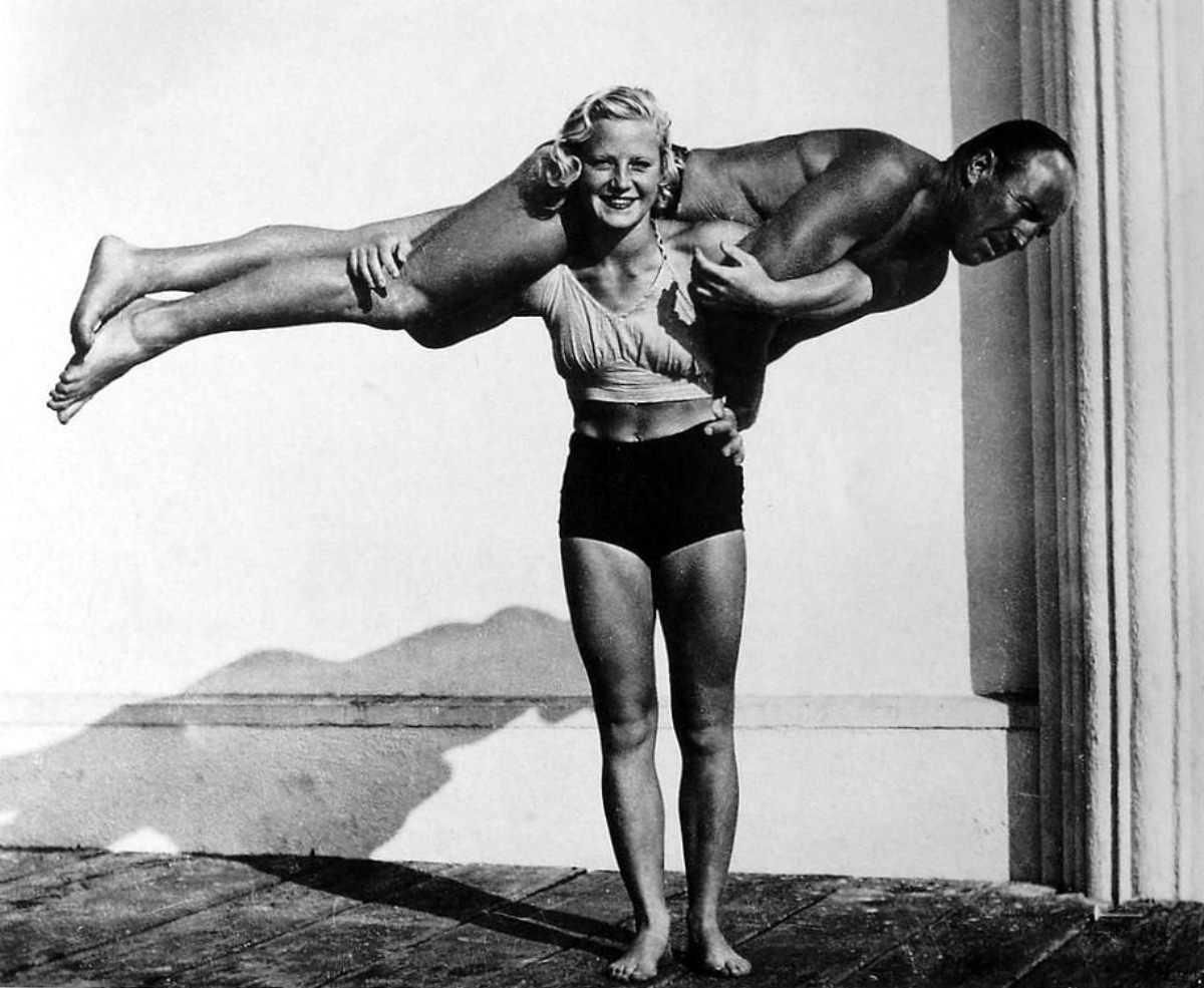#20 Abbye Eville: Life Story and Fabulous Photos of the Queen of Muscle Beach #20 Sports