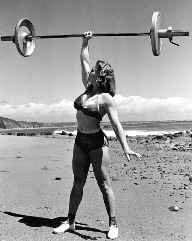 Abbye Eville: Life Story and Fabulous Photos of the Queen of Muscle Beach Sports