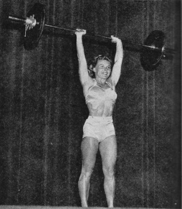 Abbye Eville: Life Story and Fabulous Photos of the Queen of Muscle Beach Sports