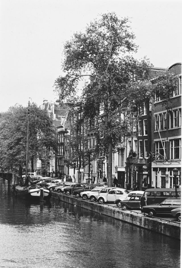 #41 Amsterdam houseboat, 1970s